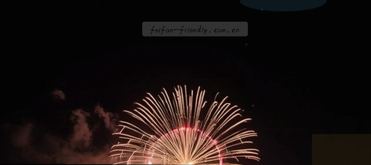 看台灯光在草皮上投下的长条光影，整体绿色调，无人物特写